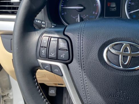 Used 2019 Toyota Highlander SE image 30
