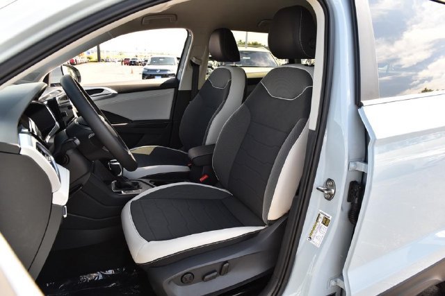 New 2027 Volkswagen Taos SE FWD image 19