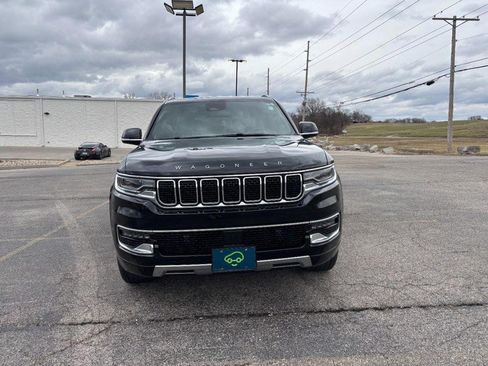 Used 2023 Jeep Wagoneer Series III w/ Preferred Equipment Group image 8