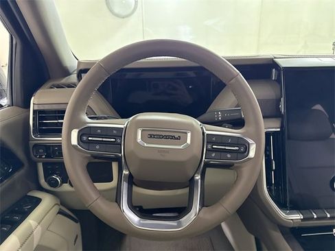 Used 2025 GMC Yukon Denali w/ Sun & Power Step Package image 35