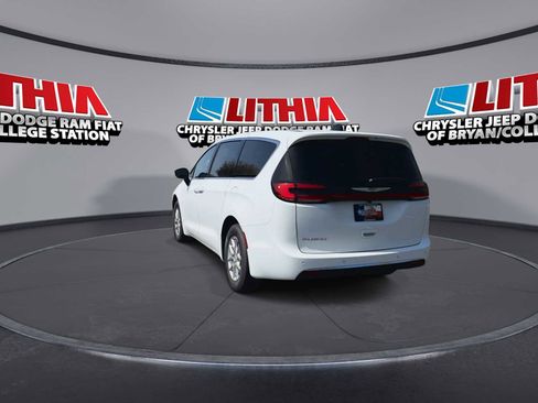 New 2026 Chrysler Pacifica Select FWD image 6