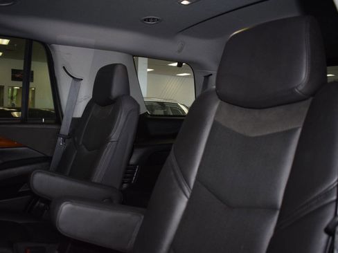 Used 2018 Cadillac Escalade Premium Luxury image 19