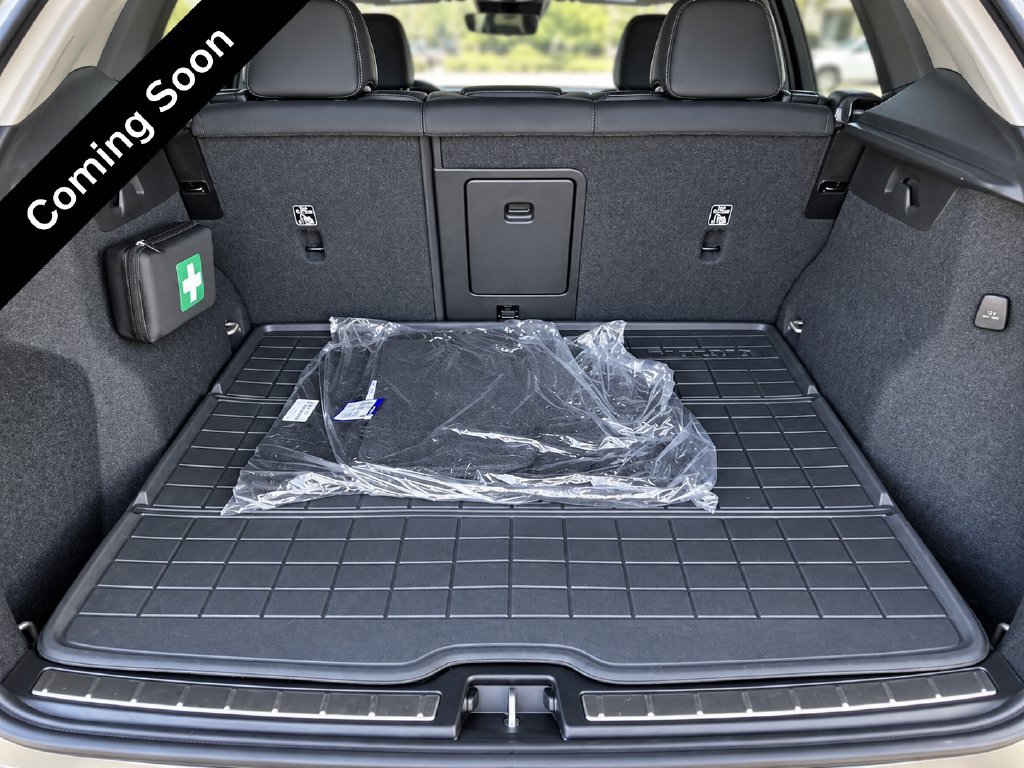 Certified 2024 Volvo XC40 B5 Plus w/ Protection Package Premier AWD/4WD image 6