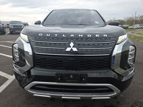 Used 2022 Mitsubishi Outlander SE image 3