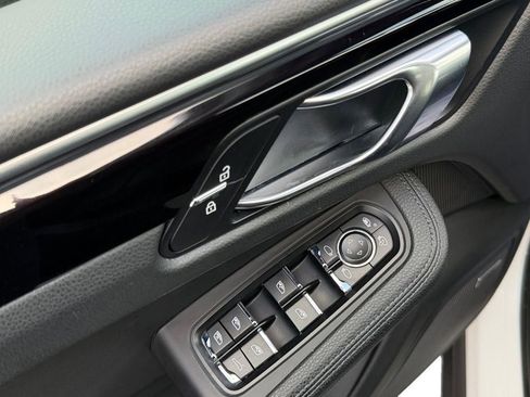 Used 2021 Porsche Macan image 17