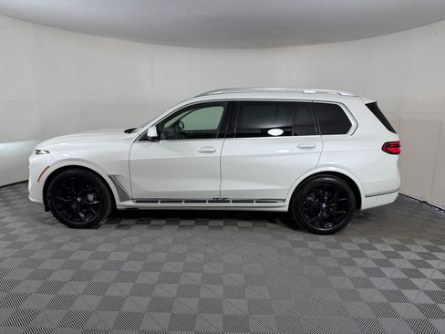 Used 2025 BMW X7 xDrive40i AWD/4WD image 2