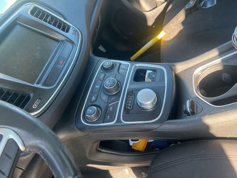 Used 2015 Chrysler 200 Limited w/ Convenience Group image 8