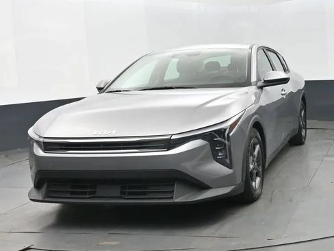 Used 2025 Kia K4 FWD image 1