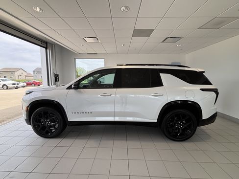 Used 2024 Chevrolet Traverse RS AWD/4WD image 2