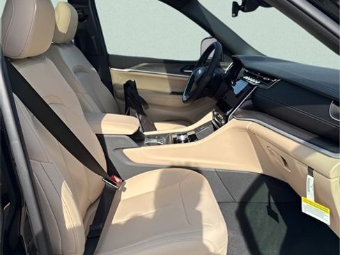 New 2025 Jeep Grand Cherokee L Limited image 27