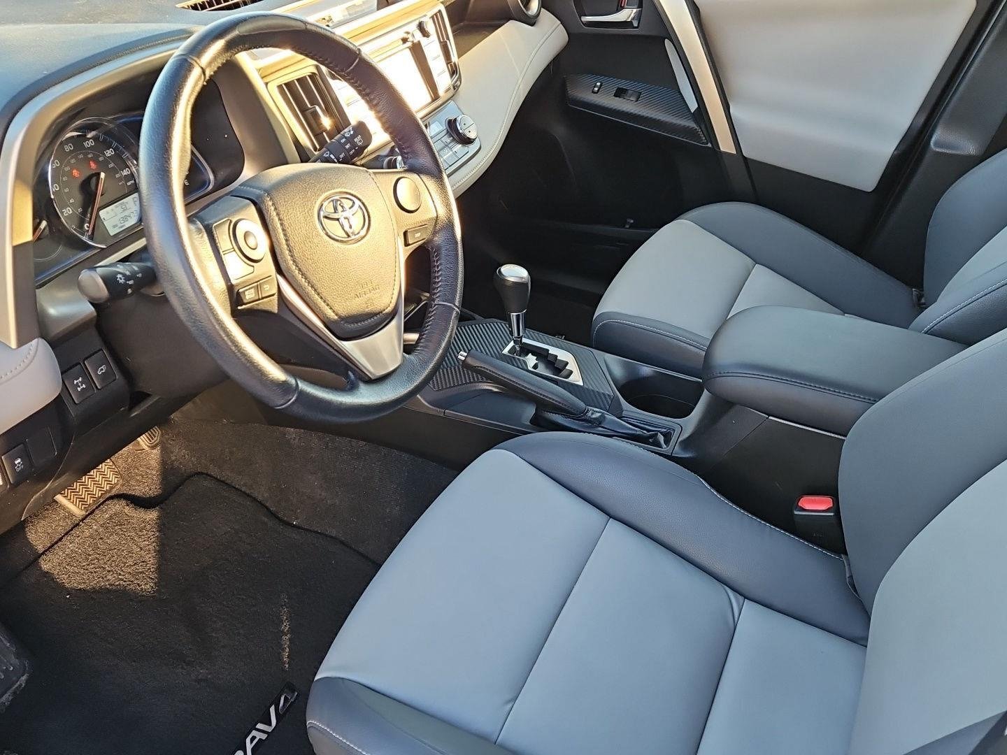 Used 2014 Toyota RAV4 Limited AWD/4WD image 16