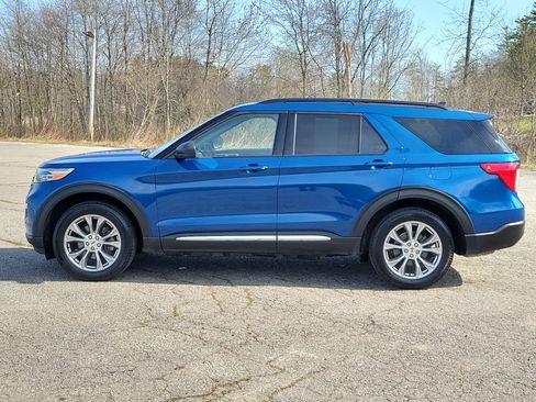 Used 2021 Ford Explorer XLT w/ Equipment Group 202A AWD/4WD image 8