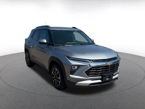 Used 2025 Chevrolet TrailBlazer LT FWD image 3