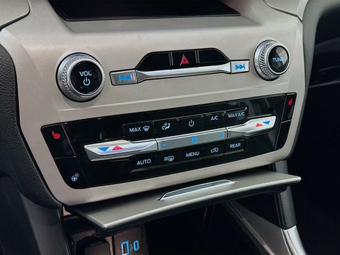 Used 2024 Ford Explorer XLT w/ Equipment Group 202A image 23