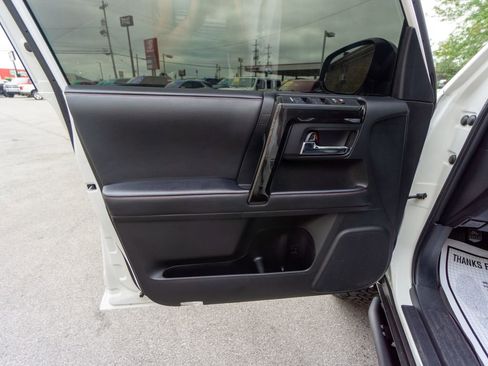 Used 2021 Toyota 4Runner Venture w/ Moonroof Package image 17