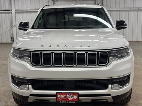 Used 2024 Jeep Wagoneer Series II w/ Flexible Seating Group RWD image 2
