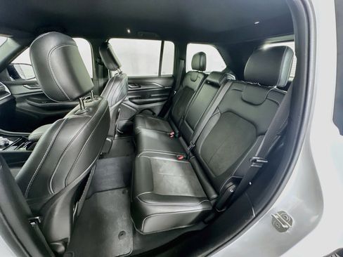 Used 2023 Jeep Grand Cherokee Altitude RWD image 26