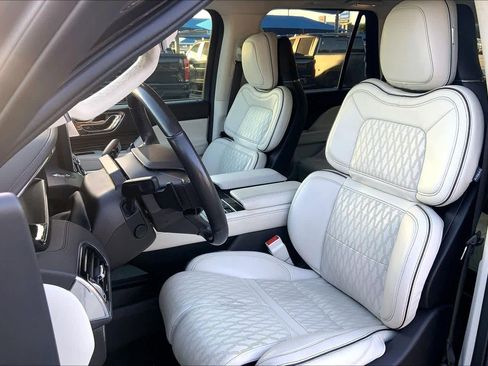 Used 2022 Lincoln Navigator Black Label image 8