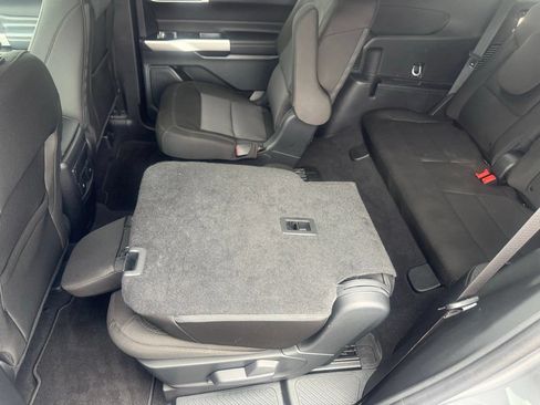 Used 2024 Ford Explorer XLT AWD/4WD image 34