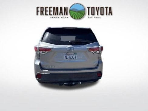 Used 2014 Toyota Highlander LE FWD image 5