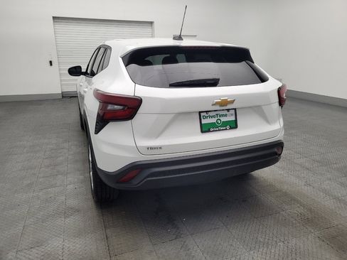 Used 2025 Chevrolet Trax LS FWD image 6