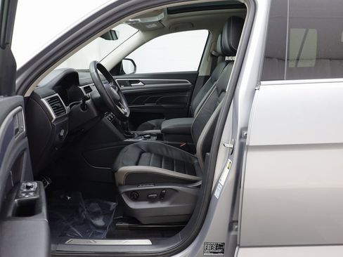 Used 2021 Volkswagen Atlas SEL Premium image 5