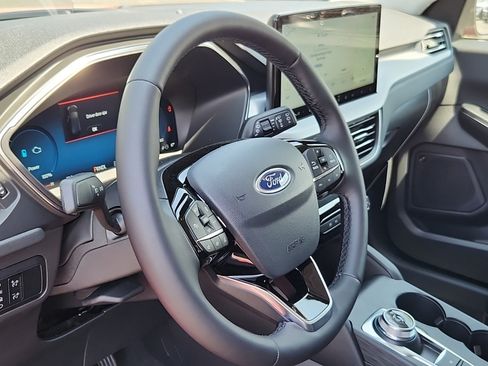 New 2024 Ford Escape SE w/ PHEV Premium Package image 10