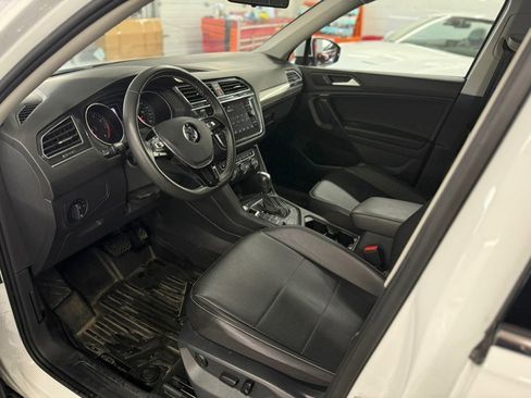 Used 2021 Volkswagen Tiguan SE image 16