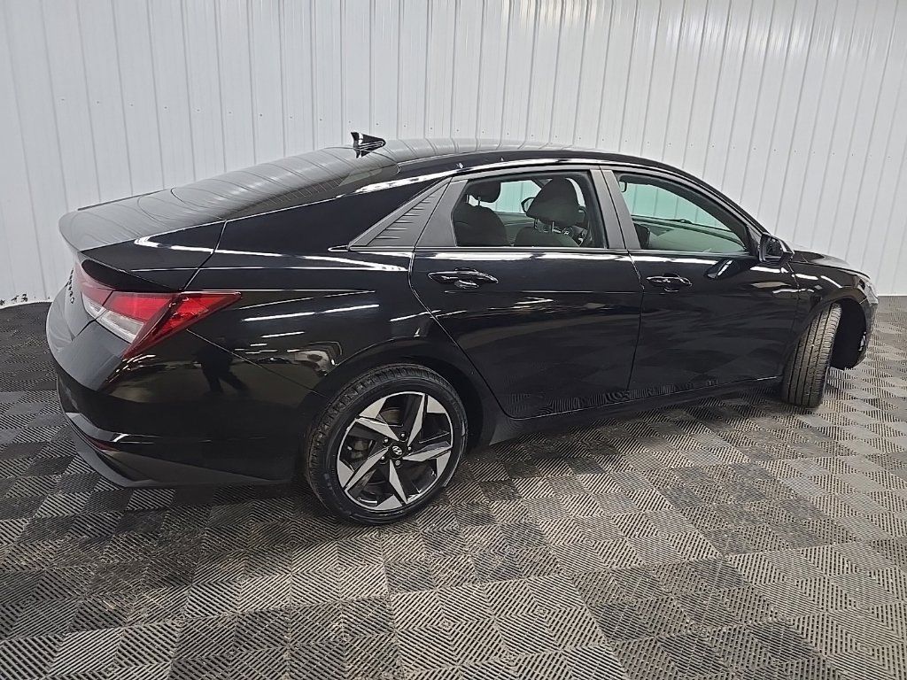 Used 2023 Hyundai Elantra SEL w/ Convenience Package FWD image 3