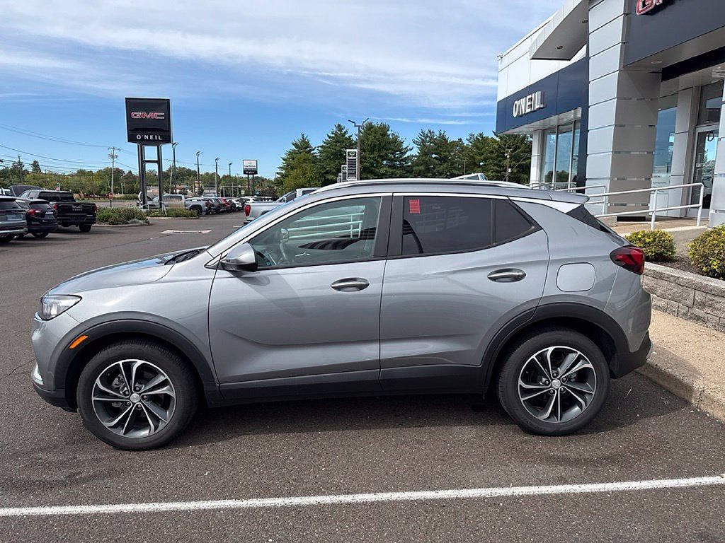 Used 2023 Buick Encore GX Select w/ Safety Package II FWD image 5