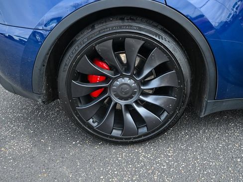 Used 2022 Tesla Model Y Performance image 14