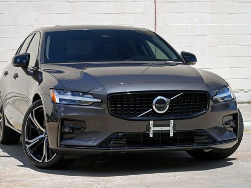 Used 2024 Volvo S60 B5 Plus w/ Climate Package FWD image 2