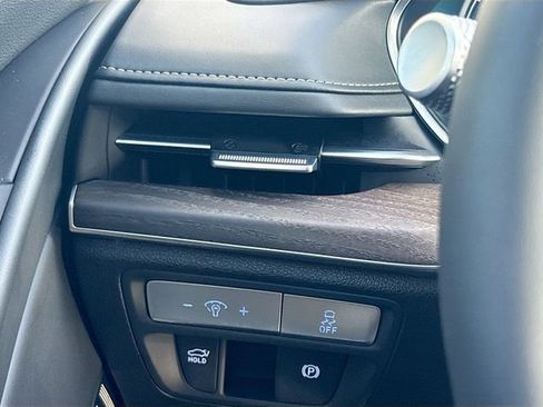 Used 2024 Genesis G80 image 40