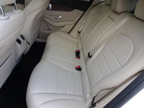 Used 2020 Mercedes-Benz GLC 300 4MATIC image 10