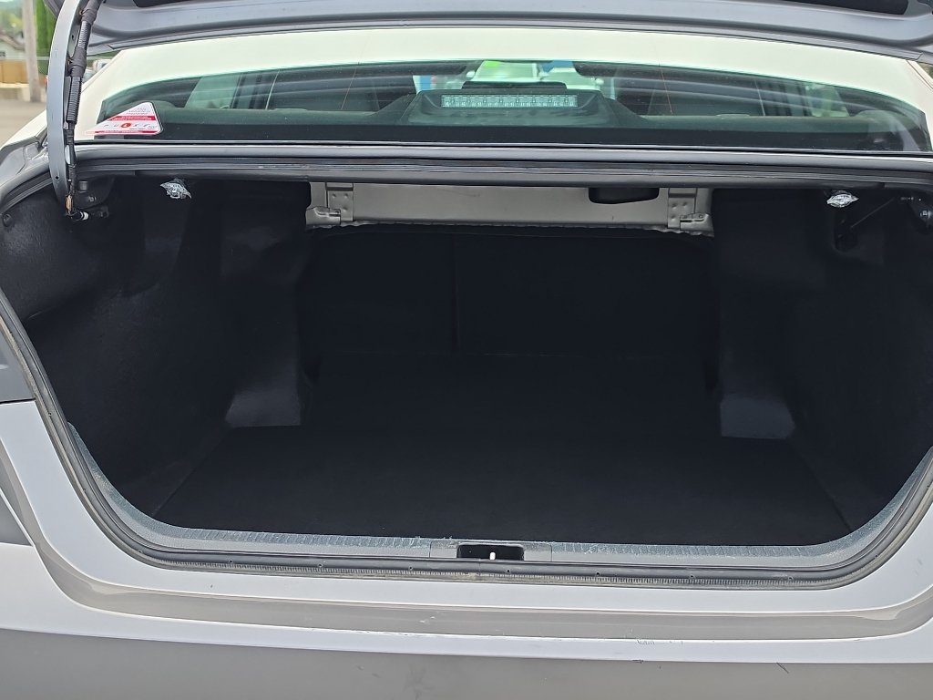 Used 2025 Toyota Camry SE FWD image 9
