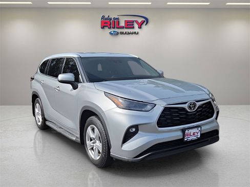 Used 2022 Toyota Highlander LE image 7