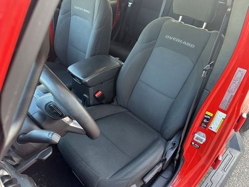 Used 2023 Jeep Gladiator Overland image 9