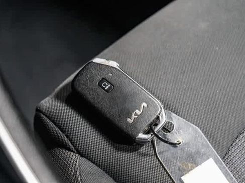Used 2022 Kia K5 LXS image 28