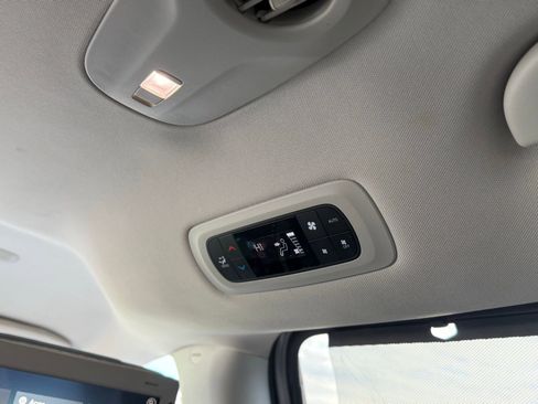 Used 2017 Chrysler Pacifica Touring-L Plus w/ Tire & Wheel Group image 42