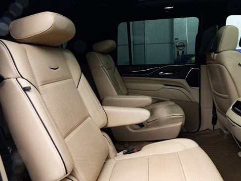 Used 2021 Cadillac Escalade ESV Premium Luxury w/ Driver Assist Tech Package image 25