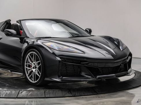 Used 2024 Chevrolet Corvette Z06 RWD image 34