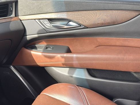 Used 2018 Cadillac Escalade Luxury image 24
