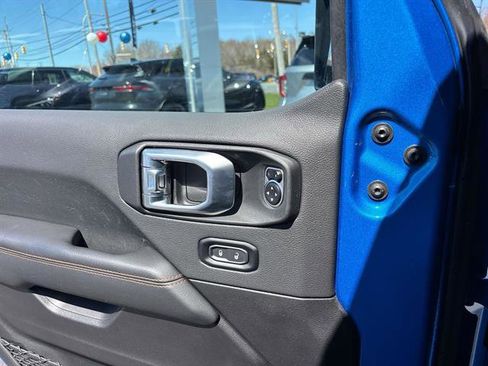 Used 2023 Jeep Gladiator Mojave w/ Cold Weather Group AWD/4WD image 17