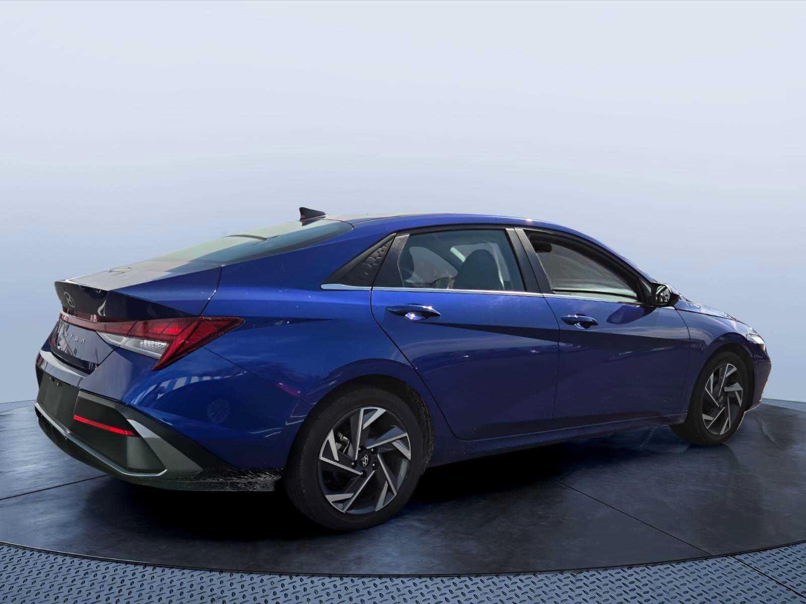 Used 2025 Hyundai Elantra SEL FWD image 6