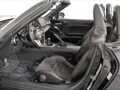 Used 2018 FIAT 124 Spider Abarth w/ Convenience Group RWD image 12