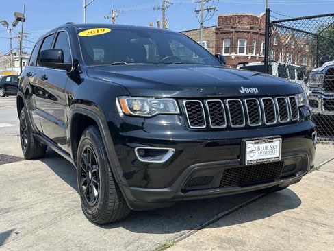 Used 2019 Jeep Grand Cherokee Laredo RWD image 3