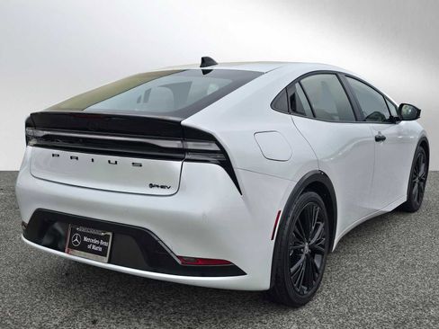 Used 2026 Toyota Prius Plug-In Hybrid image 3