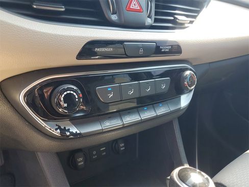 Used 2020 Hyundai Elantra GT image 22