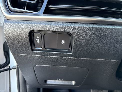 Used 2025 Kia Sorento S image 12