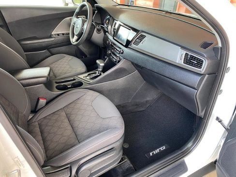 Used 2017 Kia Niro LX image 16